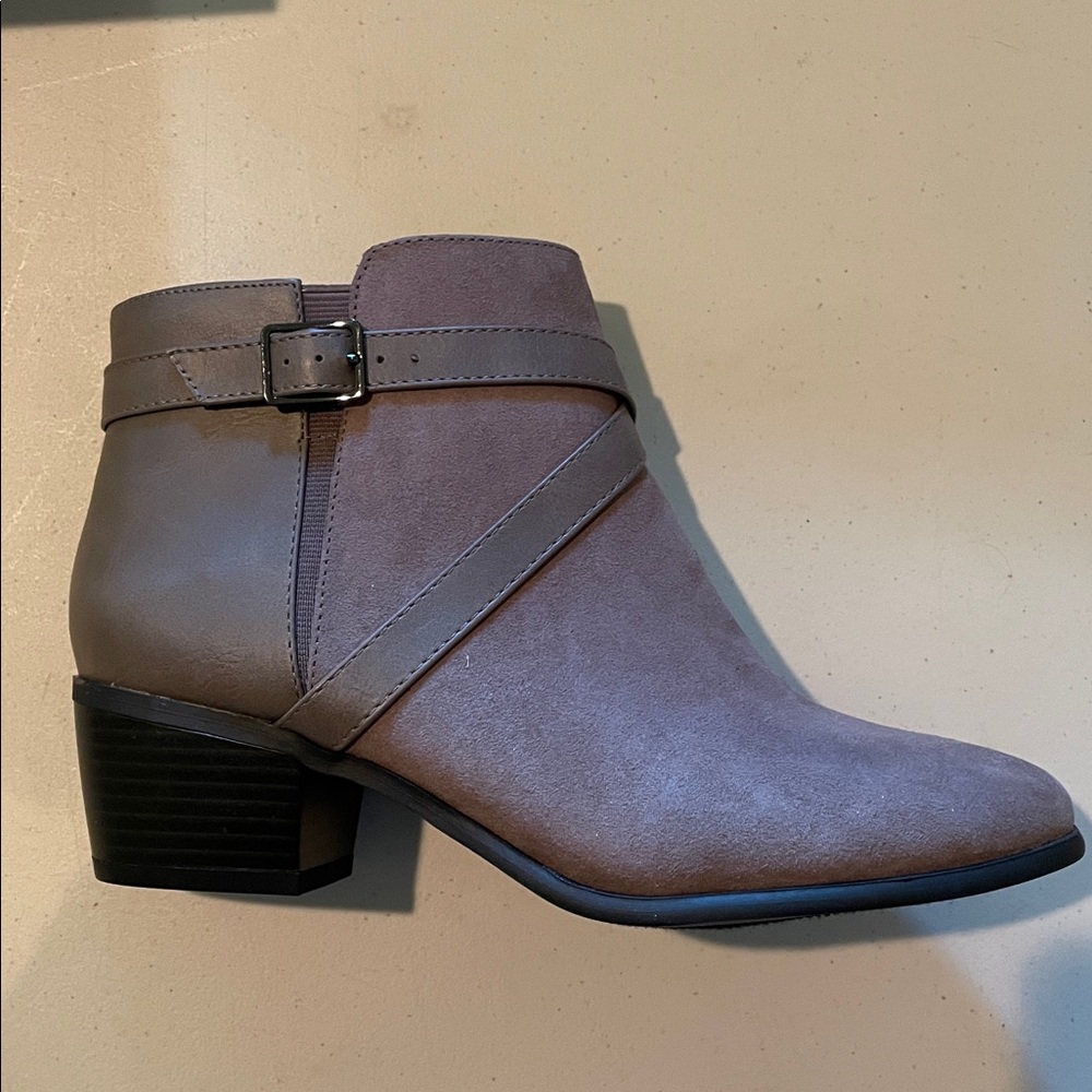 Karen Scott Stylish Dark Grey Ankle Boots
